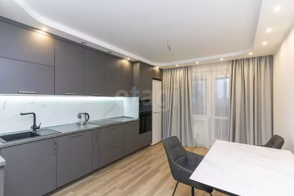 2-к кв. Тюменская область, Тюмень ул. Николая Никитина, 2к1 (67.2 м) - Фото 1