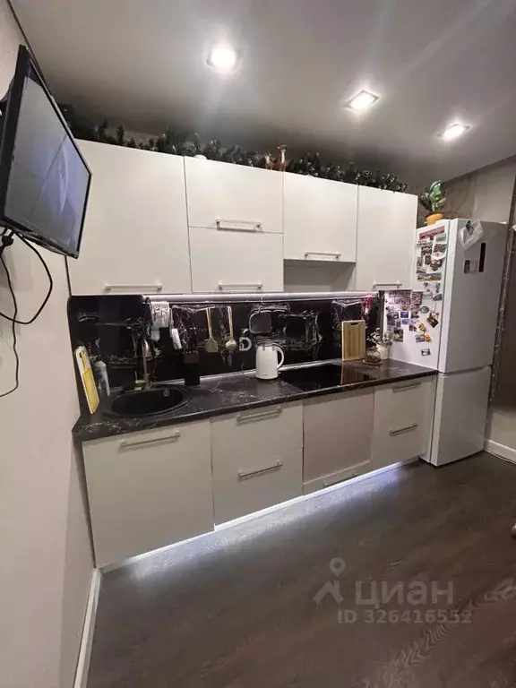 1-к кв. Кировская область, Киров ул. МОПРА, 1а (40.3 м) - Фото 2