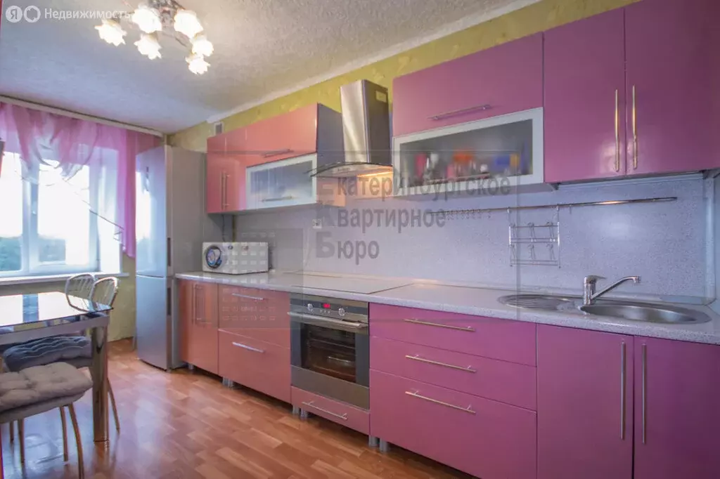 4-комнатная квартира: Екатеринбург, Билимбаевская улица, 34к1 (72.6 м) - Фото 0