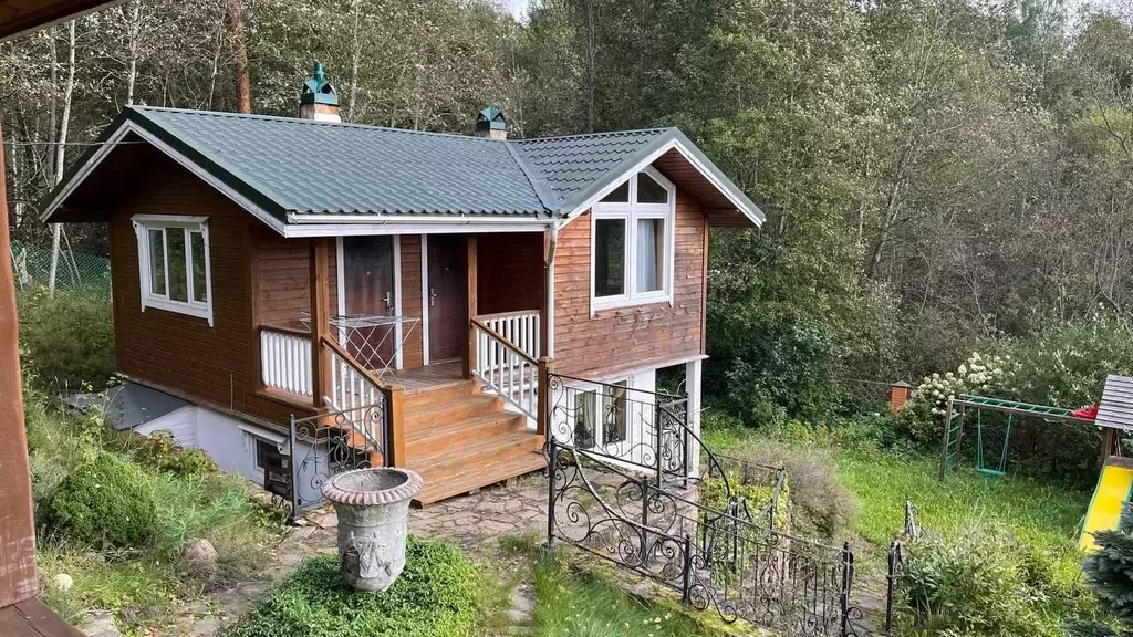 Дом в Ленинградская область, Выборгский район, Рощинское городское ... - Фото 1