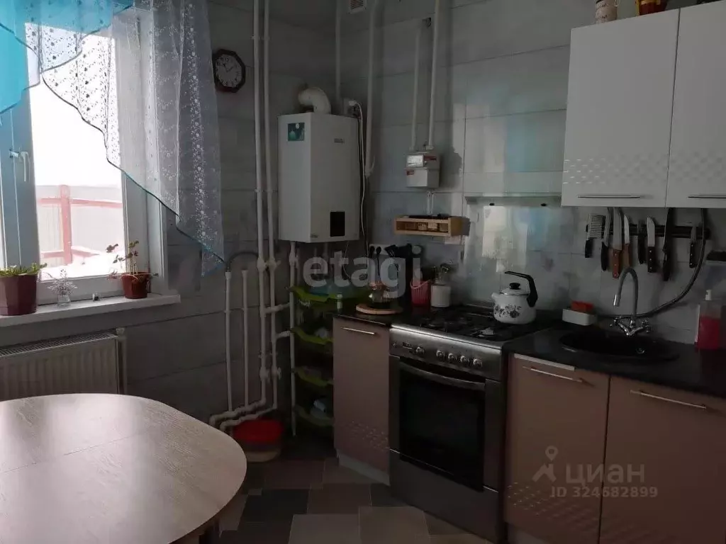 Дом в Башкортостан, Ишимбайский район, Петровский сельсовет, с. ... - Фото 2