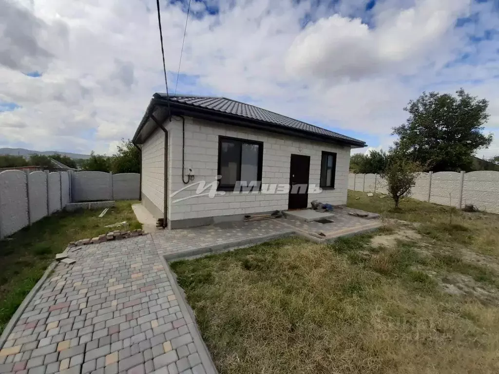 Дом в Крым, Симферопольский район, Добровское с/пос, с. Заречное ул. ... - Фото 1