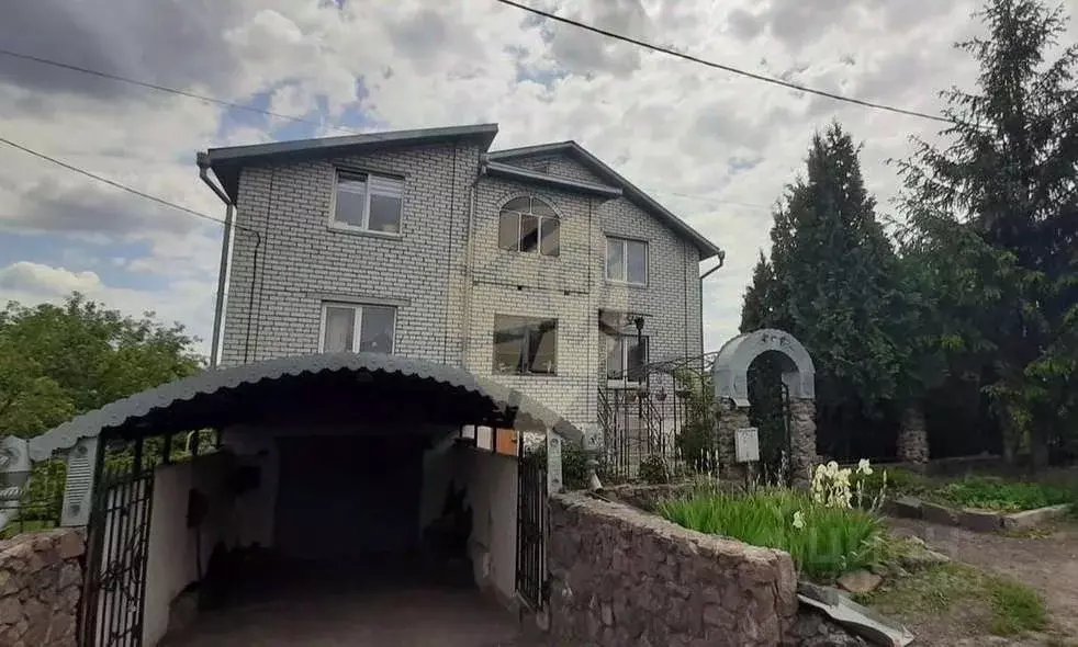Дом в Белгородская область, Старый Оскол ул. Майсюка (302 м) - Фото 1