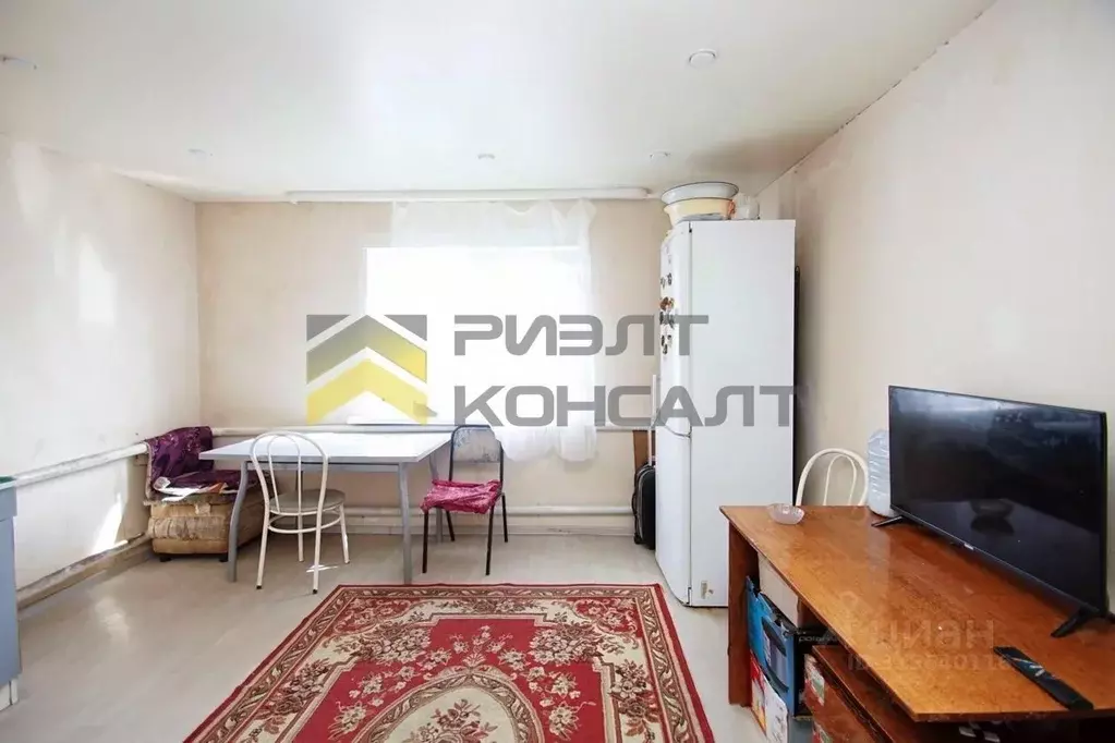 Дом в Омская область, Омск Черноморская ул., 61 (100 м) - Фото 0
