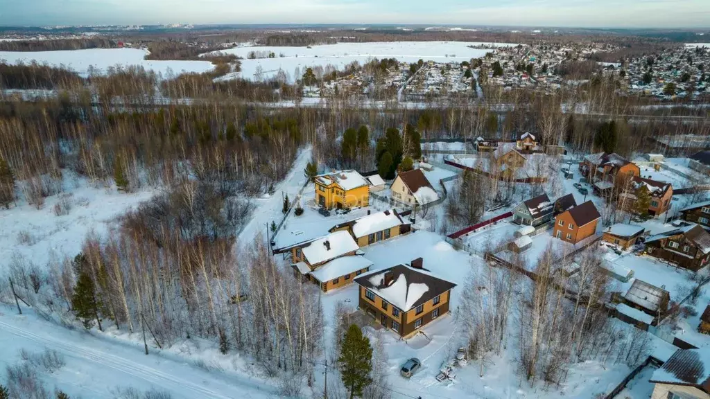 Дом в Томская область, Томск пос. Апрель, Листопадная ул. (236 м) - Фото 1