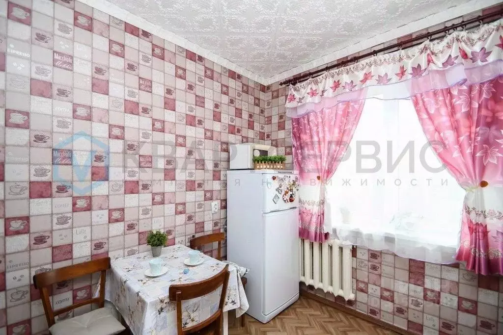 2-к кв. Омская область, с. Азово бул. Дружбы, 16 (50.0 м) - Фото 0