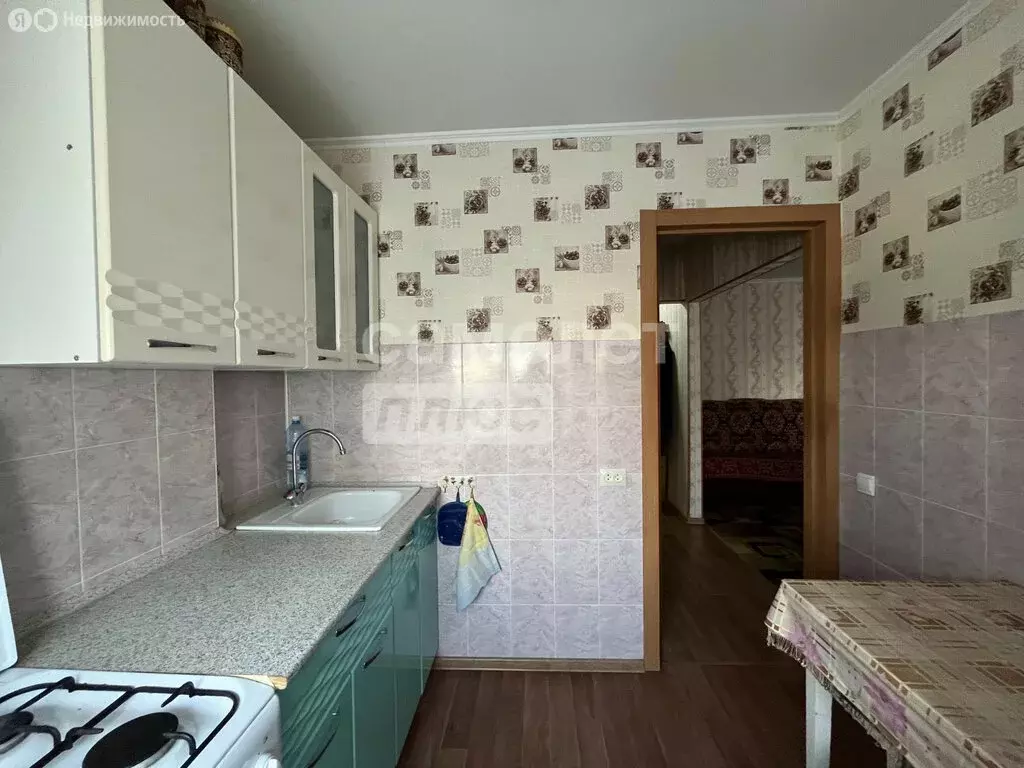 3-комнатная квартира: Омск, микрорайон Городок Нефтяников, улица ... - Фото 2