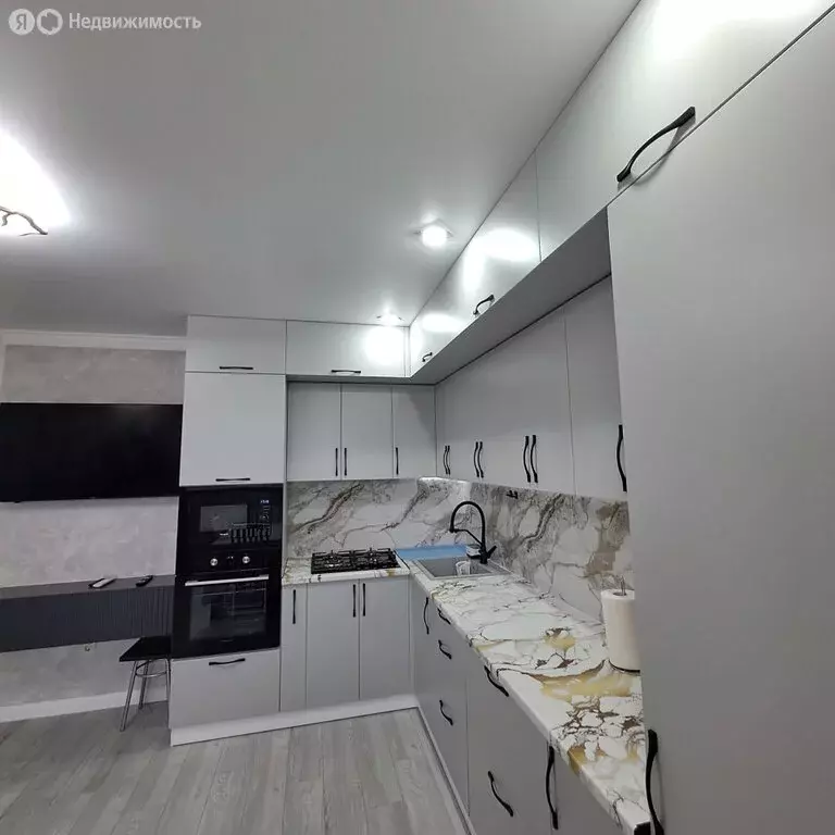 2-комнатная квартира: Чебаркуль, улица Крылова, 85 (63 м) - Фото 0