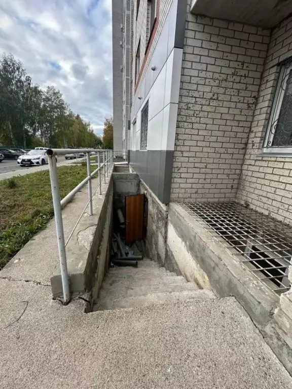 Помещение свободного назначения в Татарстан, Набережные Челны просп. ... - Фото 1