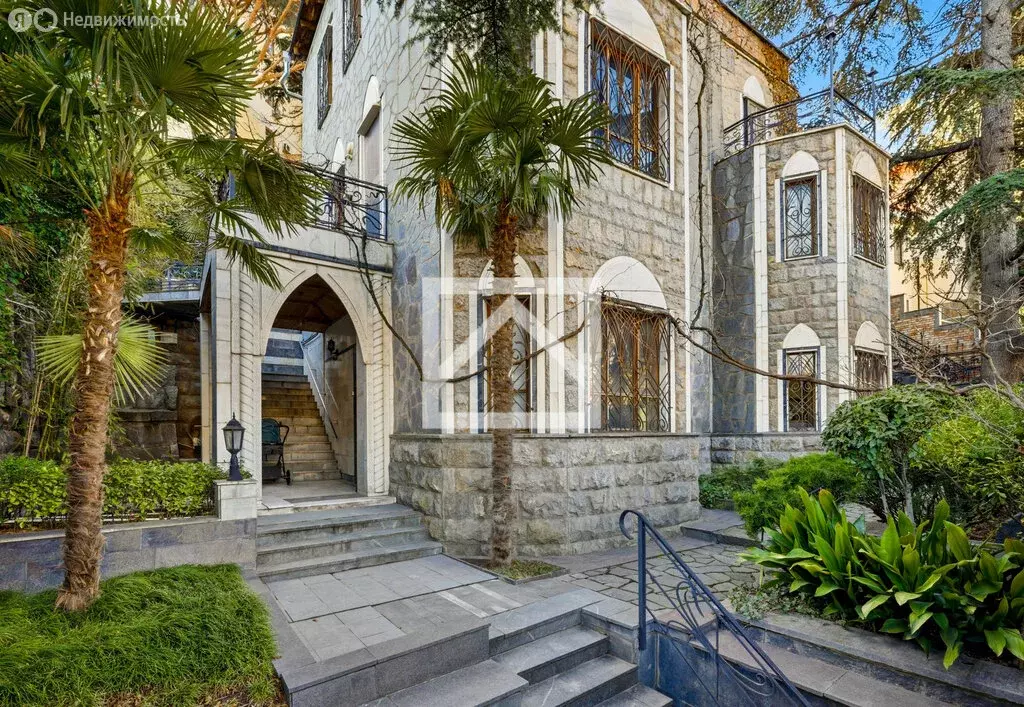 Дом в Ялта, Красноармейская улица, 18 (320 м) - Фото 1