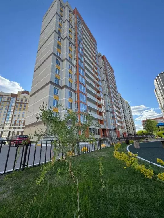 2-к кв. Брянская область, Брянск ул. Горбатова, 45 (68.0 м) - Фото 0