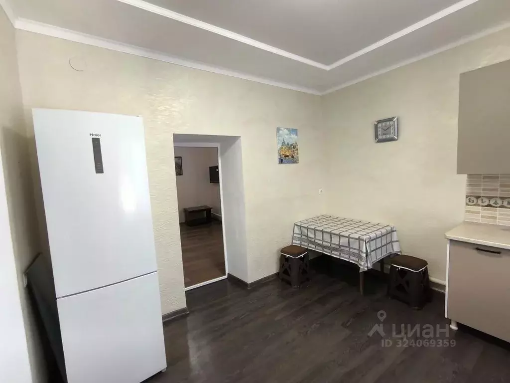 Дом в Крым, Симферопольский район, с. Мирное ул. Лесная (50 м) - Фото 1