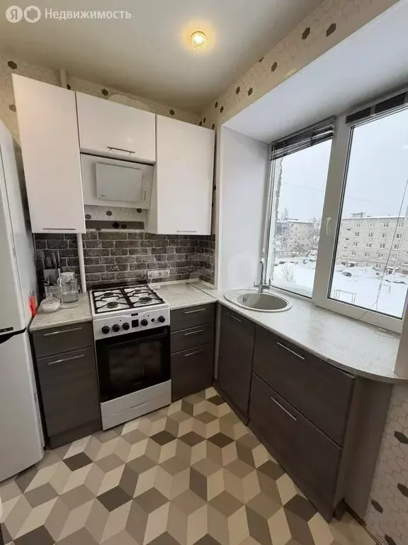 3-комнатная квартира: Чернушка, Красноармейская улица, 102А (62.3 м) - Фото 1