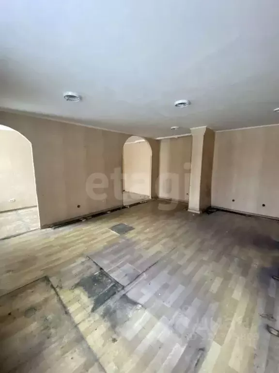 Торговая площадь в Крым, Белогорск ул. Луначарского, 24 (46 м) - Фото 1