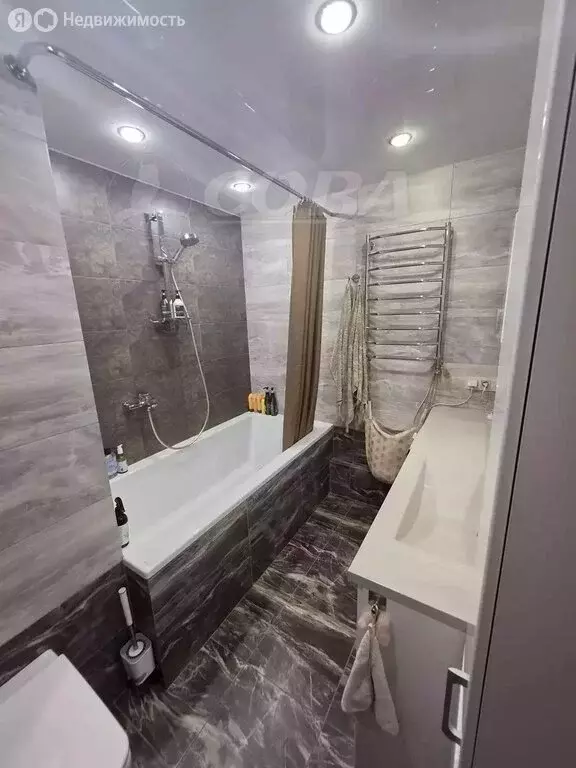 2-комнатная квартира: Тюмень, Кремлёвская улица, 110к3 (67 м) - Фото 1