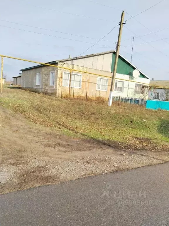 Дом в Воронежская область, Кантемировский район, с. Бугаевка  (151 м) - Фото 0