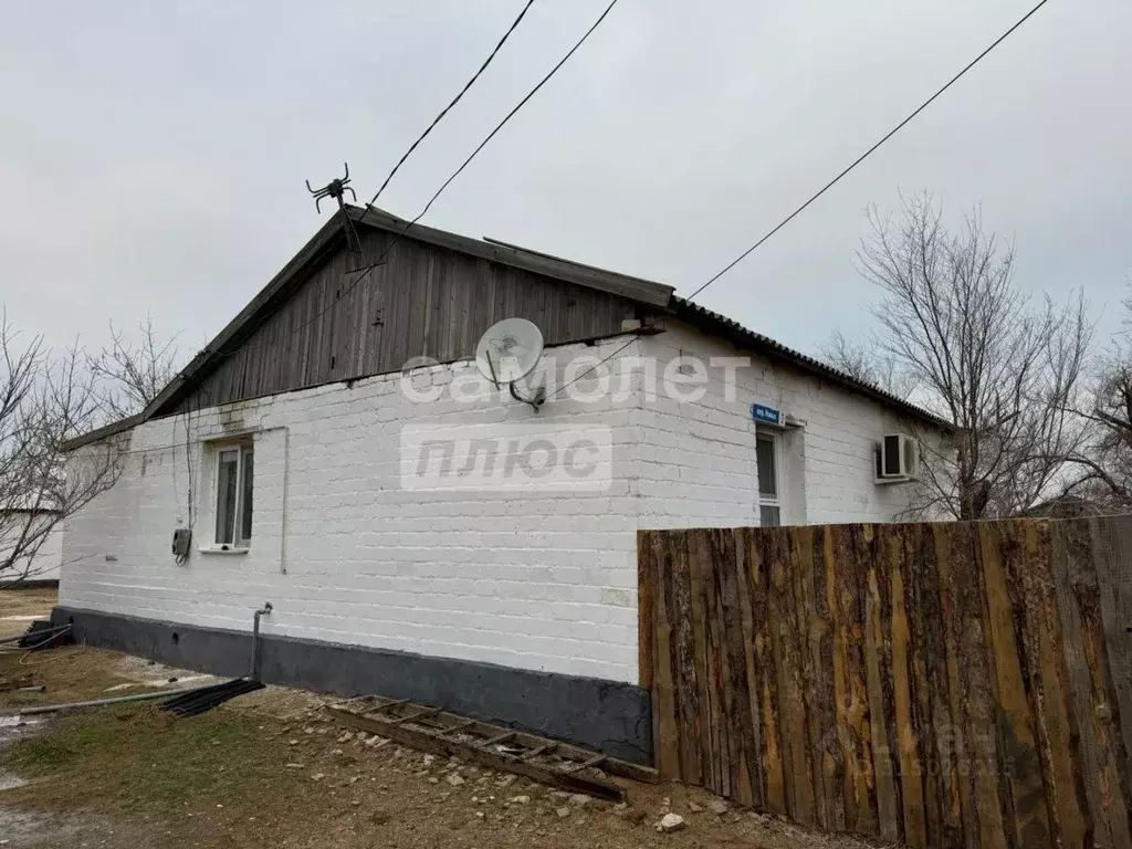 Дом в Калмыкия, Яшкульский район, пос. Молодежный Новый пер. (100 м) - Фото 0