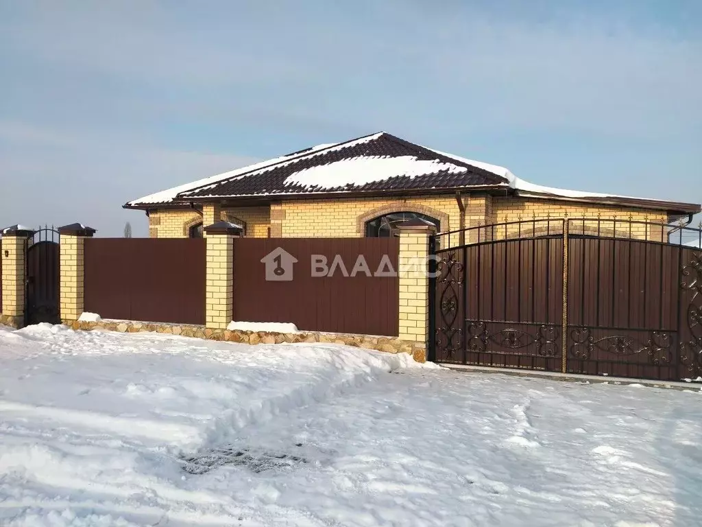 Дом в Белгородская область, Белгородский район, Дубовское с/пос, с. ... - Фото 1