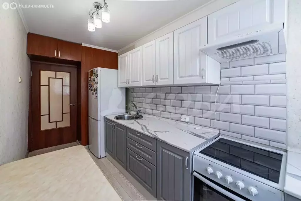 2-комнатная квартира: Тюмень, улица Монтажников, 12 (41.8 м) - Фото 1