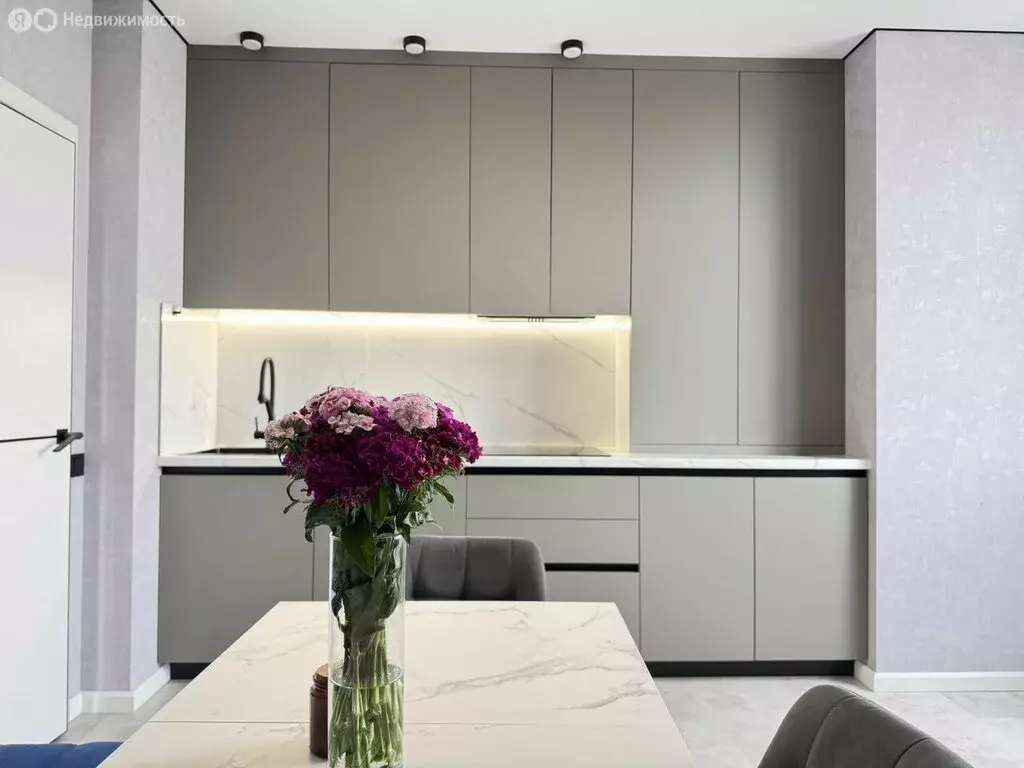3-комнатная квартира: Астрахань, улица Трофимова, 7Ак1 (62 м) - Фото 0