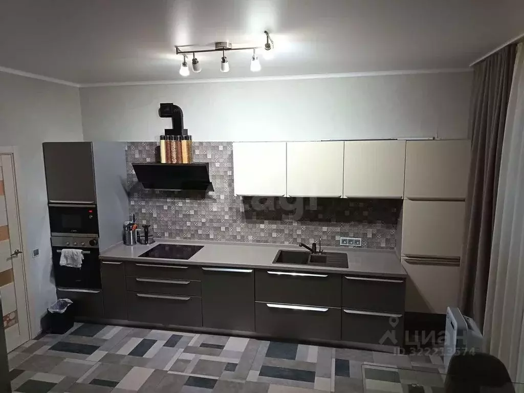 2-к кв. Ямало-Ненецкий АО, Салехард ул. Республики, 49 (86.8 м) - Фото 0