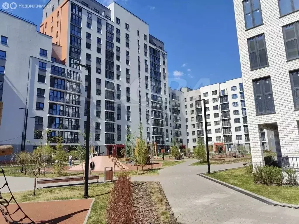 2-комнатная квартира: Тюмень, улица Николая Глебова, 3 (68.8 м) - Фото 1