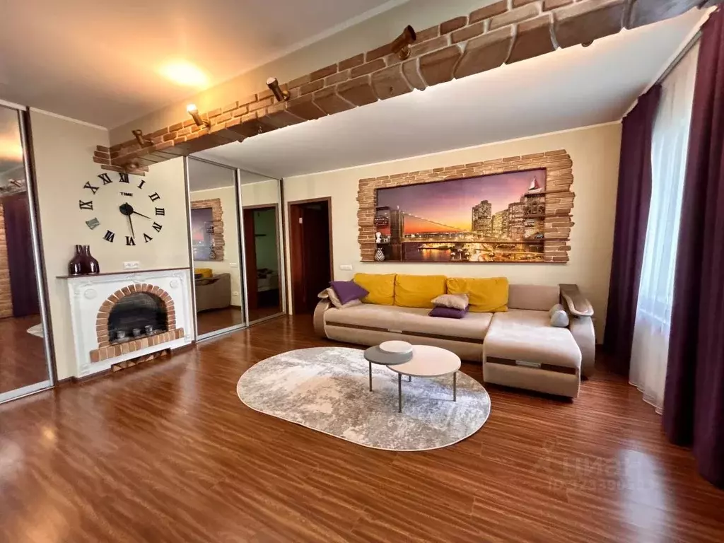 2-к кв. Красноярский край, Красноярск ул. 60 лет Октября, 149 (70.5 м) - Фото 1