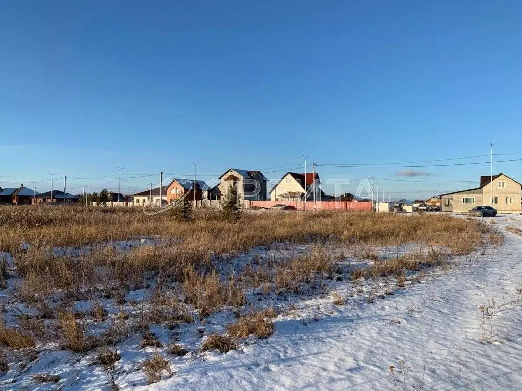 Участок в Тюменская область, Тюменский район, д. Ушакова ул. ... - Фото 1