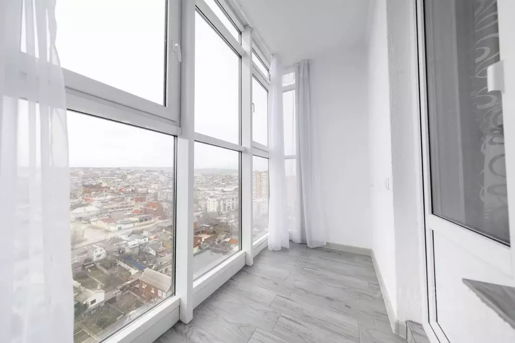 1-к кв. Краснодарский край, Новороссийск ул. Энгельса, 93 (43.0 м) - Фото 1