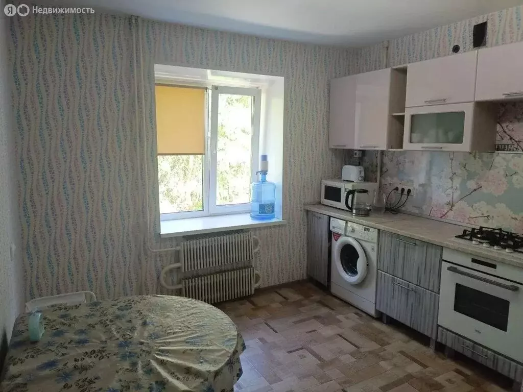3-комнатная квартира: Кунгур, улица Микушева, 1 (64.1 м) - Фото 2