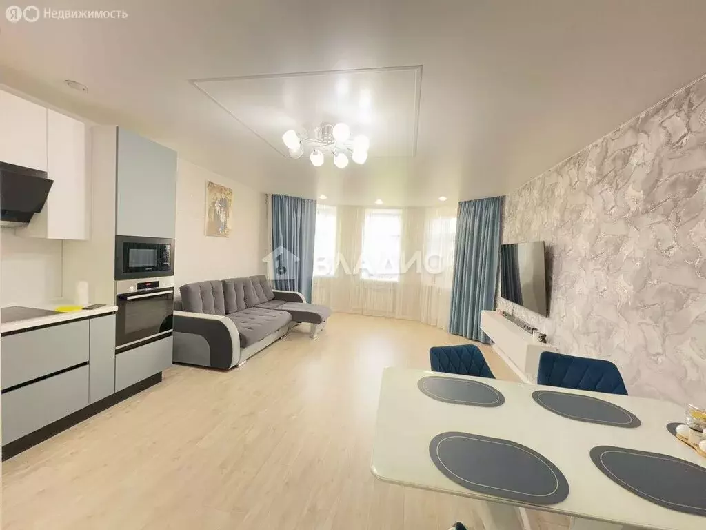2-комнатная квартира: Тобольск, микрорайон 7А, 27 (75 м) - Фото 0