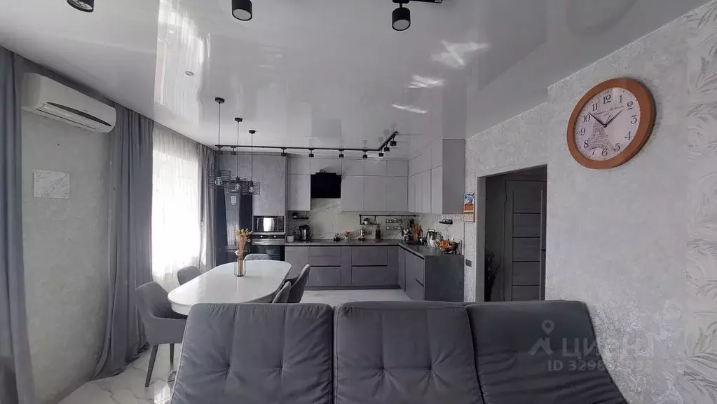5-к кв. Омская область, Омск просп. Комарова, 16 (104.0 м) - Фото 1