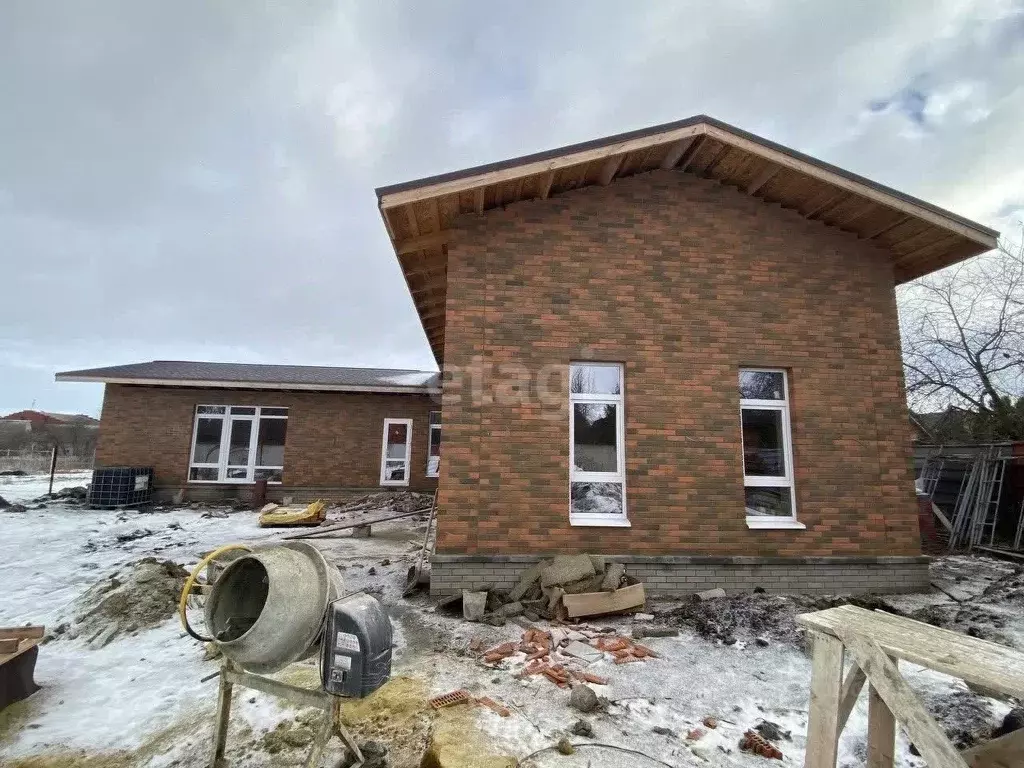 Коттедж в Белгородская область, Старооскольский городской округ, с. ... - Фото 1