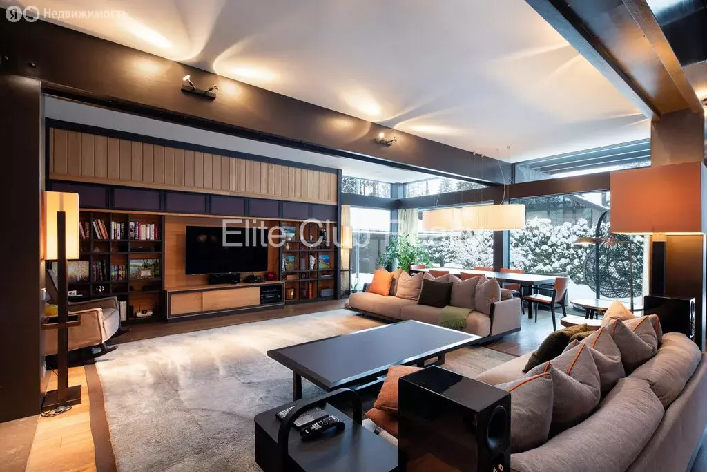 Дом в Выборгский район, городской посёлок Рощино (353 м) - Фото 1