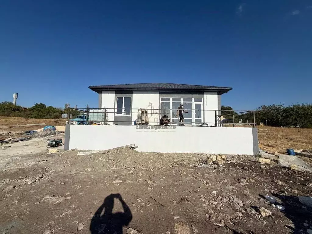 Дом в Крым, Симферопольский район, Молодежное пгт ул. Родниковая (100 ... - Фото 1