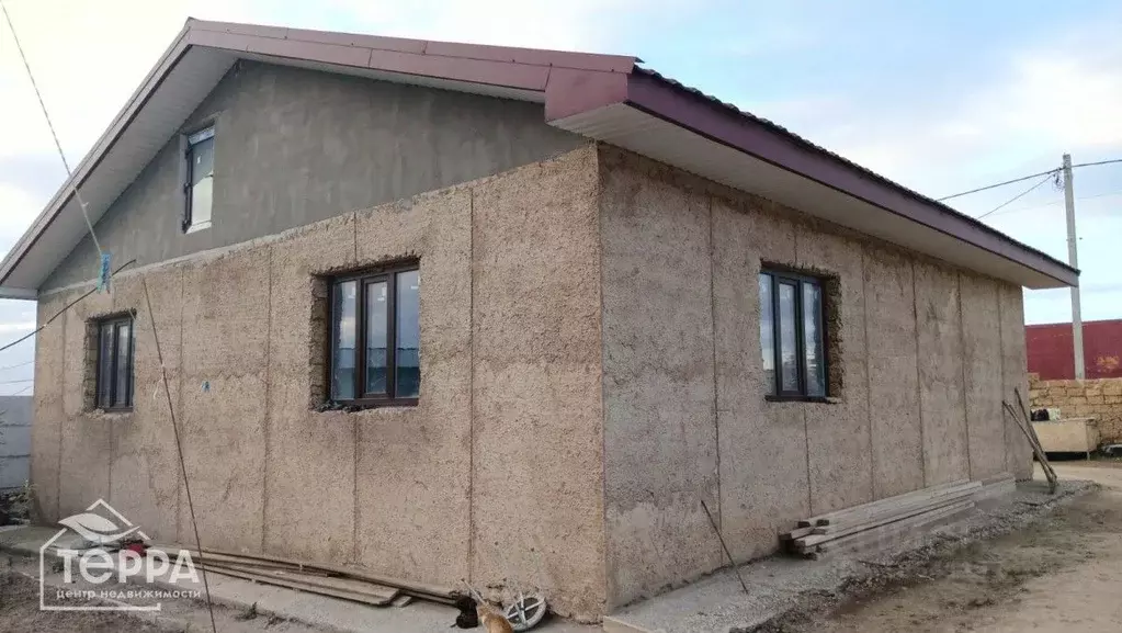 Дом в Крым, Сакский район, с. Суворовское ул. Северная, 17 (104 м) - Фото 1