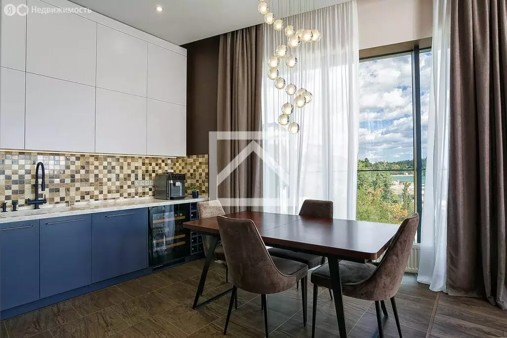 3-комнатная квартира: Партенит, улица Васильченко, 6В (187 м) - Фото 1