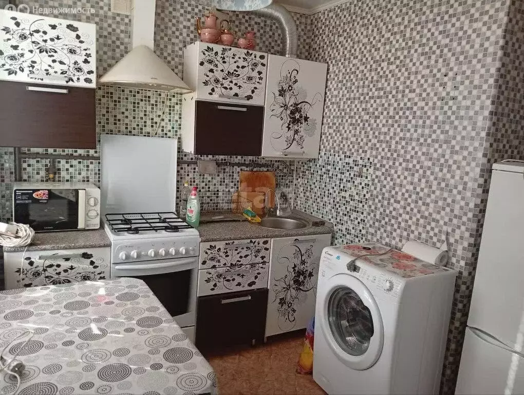 2-комнатная квартира: Астрахань, Курская улица, 74 (48 м) - Фото 0
