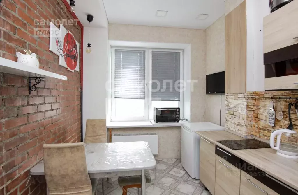 2-к кв. Челябинская область, Челябинск ул. Володарского, 7А (66.5 м) - Фото 2