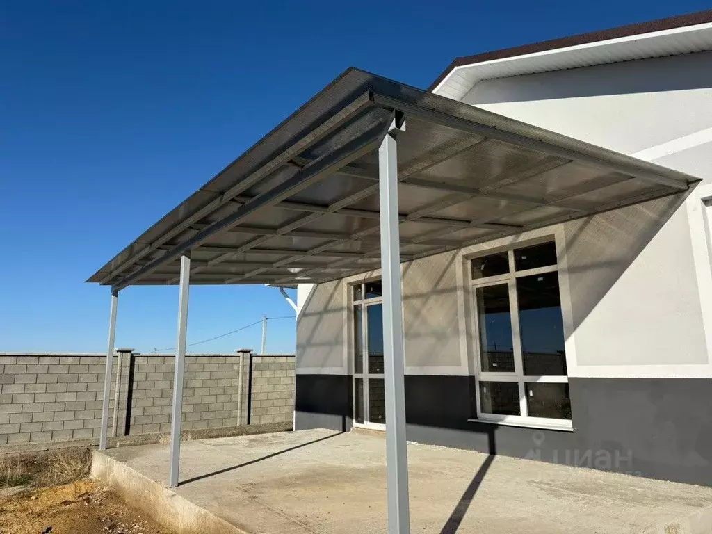 Дом в Крым, Симферопольский район, Добровское с/пос, с. Пионерское ул. ... - Фото 1