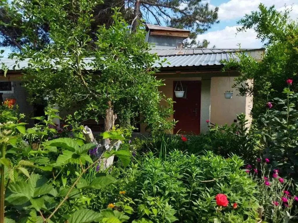 Дом в Крым, Алушта муниципальный округ, с. Изобильное ул. Изобильная, ... - Фото 1