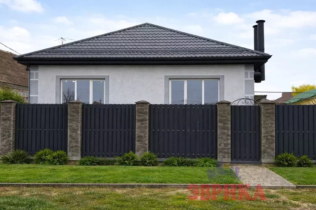 Дом в Краснодарский край, Крымск ул. Комарова (97 м) - Фото 0