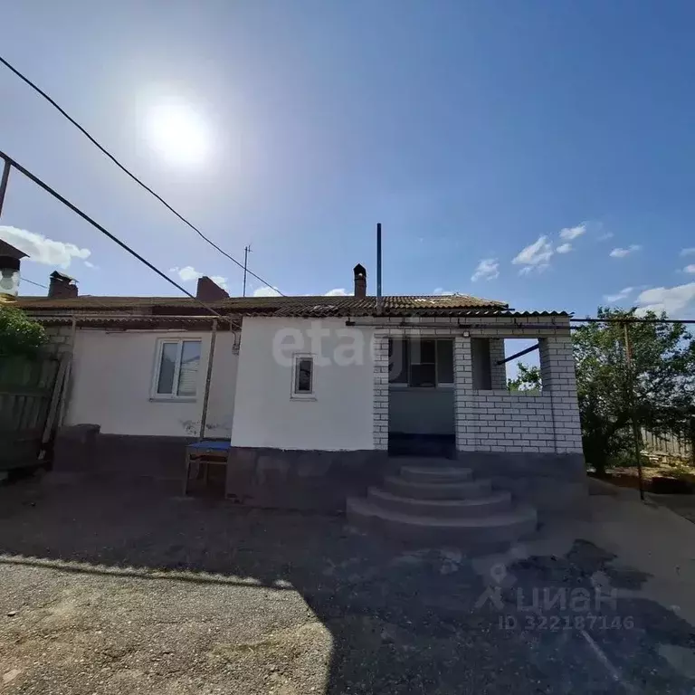 Дом в Калмыкия, Лаганский район, пос. Улан Хол ул. Орджоникидзе, 34 ... - Фото 2