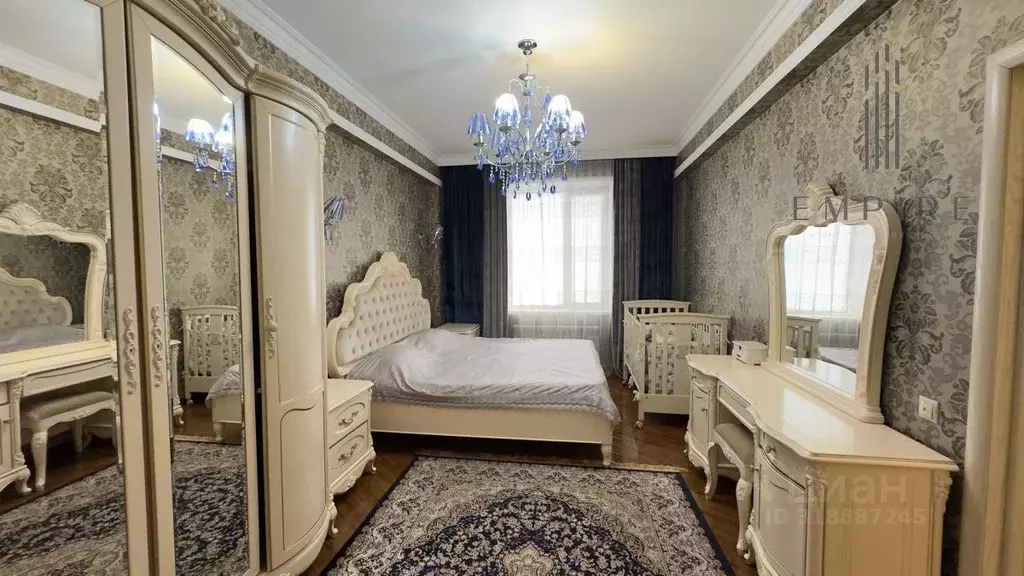 5-к кв. Чеченская республика, Грозный бул. Султана Дудаева, 26 (220.0 ... - Фото 0