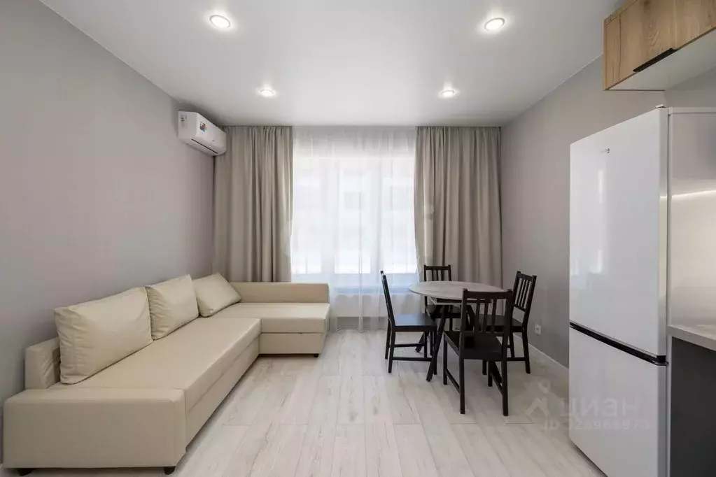 1-к кв. Тюменская область, Тюмень ул. Игоря Комиссарова, 22 (50.0 м) - Фото 2