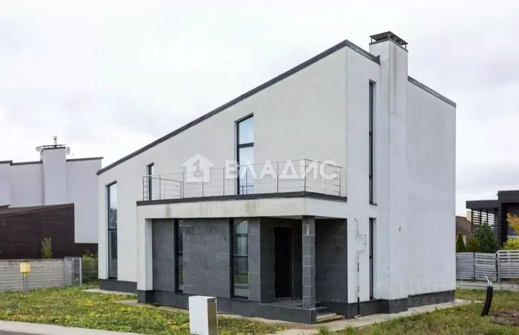 Дом в Москва д. Большое Свинорье, ул. Черничная, 12 (200 м) - Фото 0