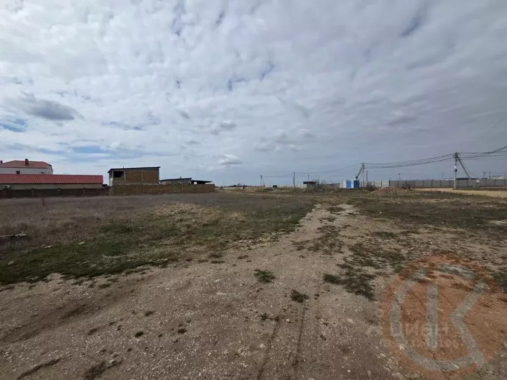 Участок в Крым, Евпатория городской округ, Заозерное пгт ул. ... - Фото 1