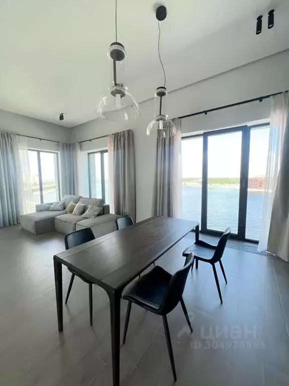 2-к кв. Санкт-Петербург наб. Макарова, 58с2 (71.0 м) - Фото 1