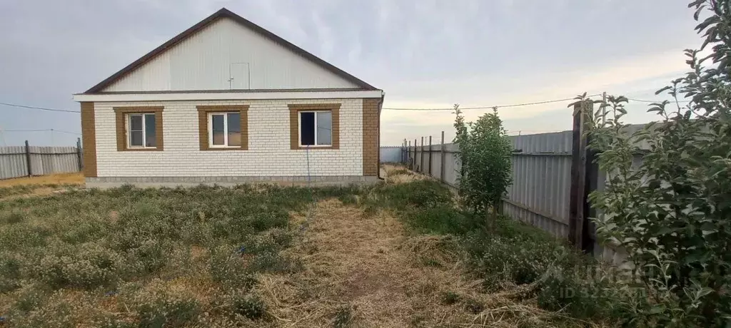 Дом в Астраханская область, Красноярский муниципальный округ, с. ... - Фото 1