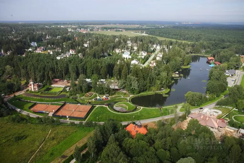 Участок в Московская область, Одинцовский городской округ, д. ... - Фото 0
